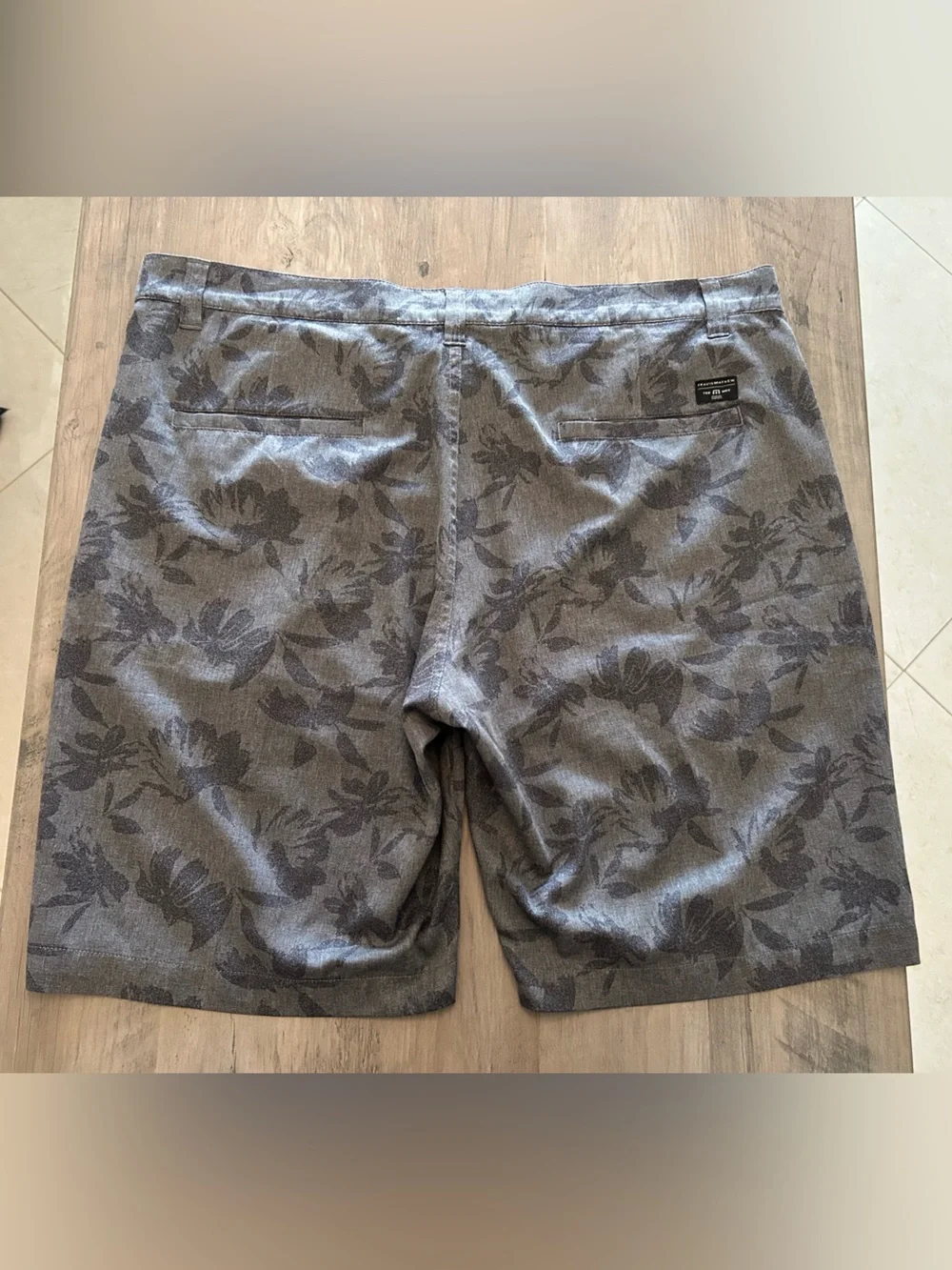TravisMathew Shorts Mens 36 Gray Phantom Floral Print Golf Lightweight Stretch